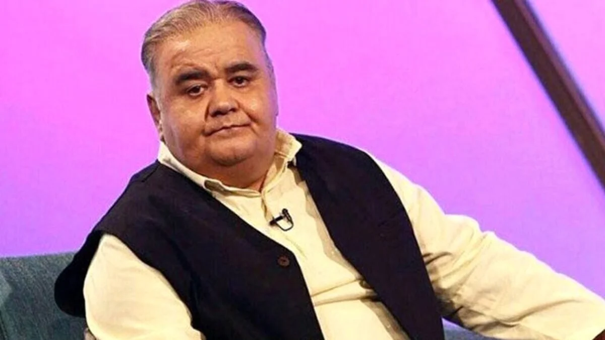 بازی جدید اکبر عبدی در کمدی سبزواران همراه عکس