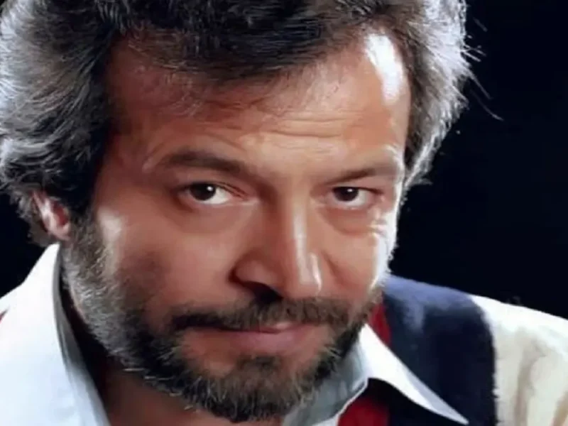 ژست صمیمی ایرج قادری و فریدون فرخزاد دهه 50