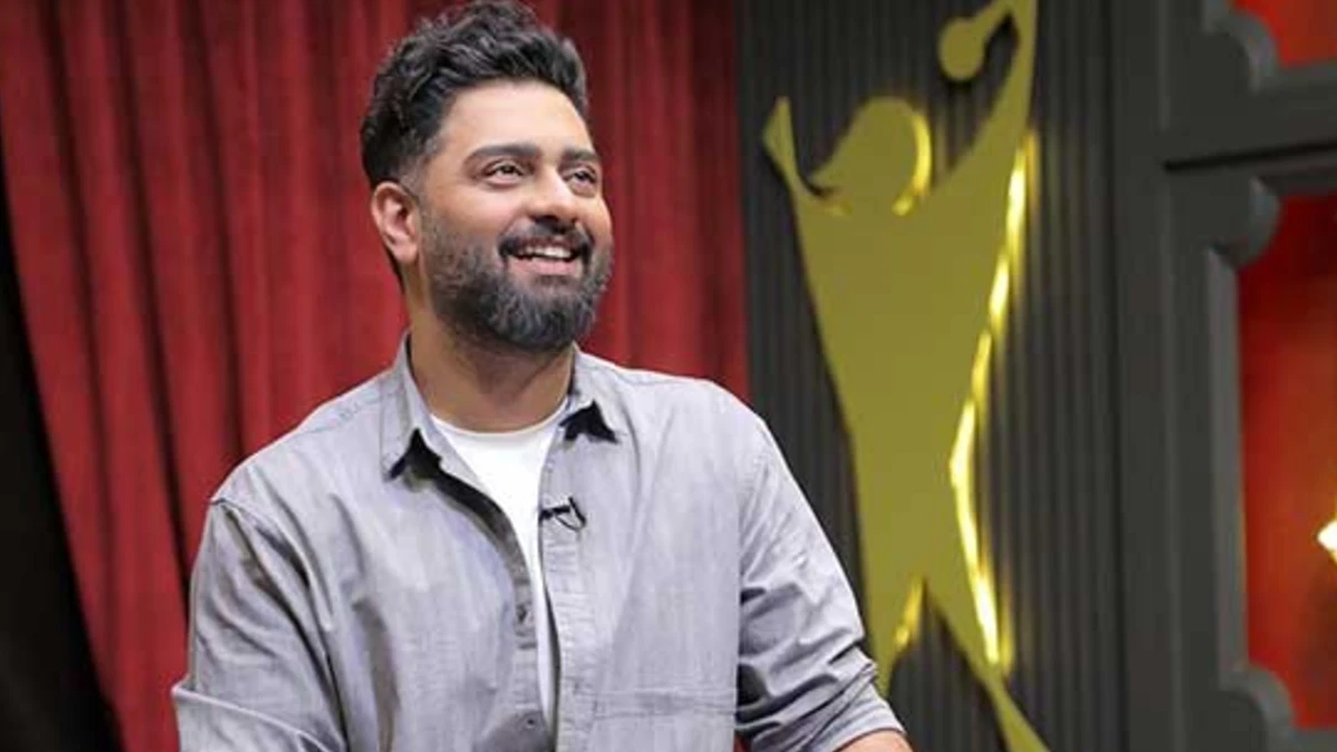 رونمایی ایمان قیاسى مجری عصر جدید از دختر بانمکش در پاریس