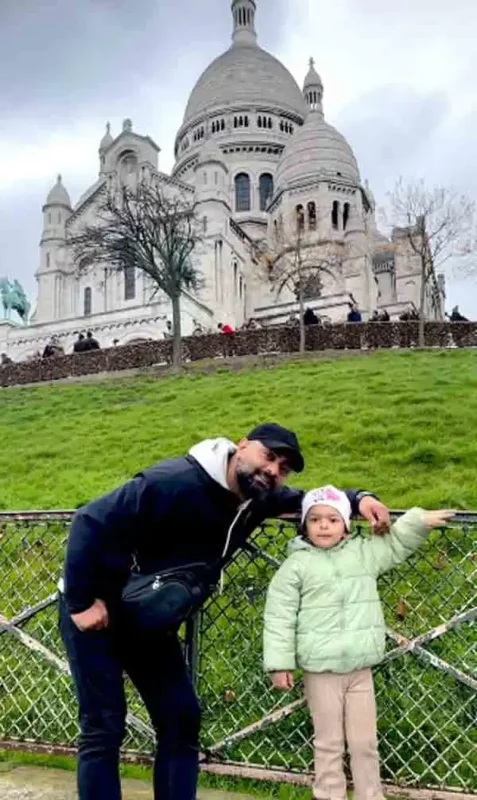 رونمایی ایمان قیاسى مجری عصر جدید از دختر بانمکش در پاریس ایمانقیاسی 2 1