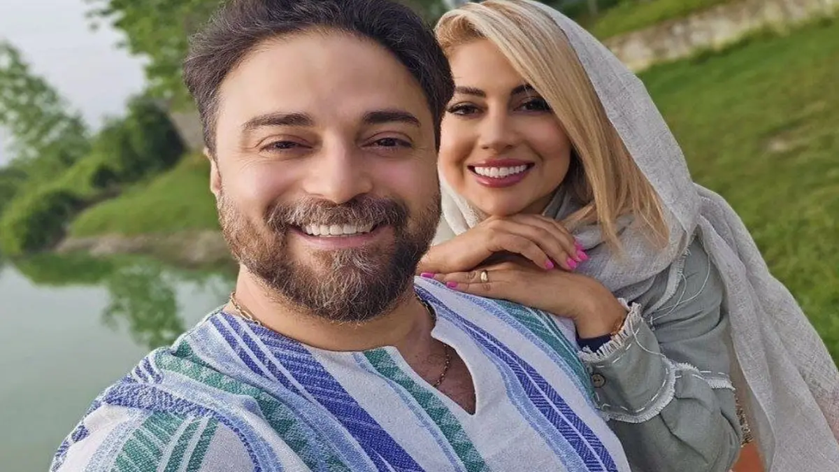 پسر مو فرفری بابک جهانبخش در کنار پدر بزرگش