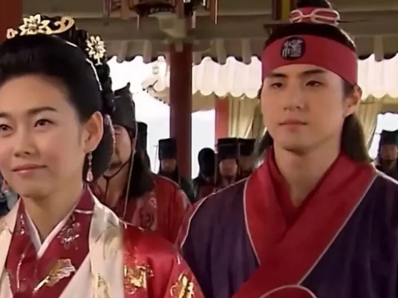 عکس یادگاری جومونگ و زیائوچن در پشت‌صحنه