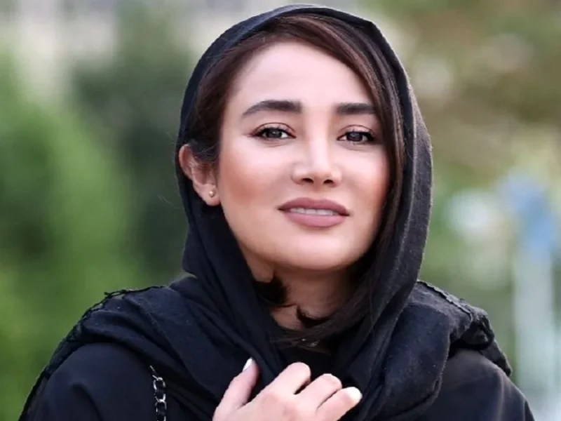 تصویر روز | عکس جدید از استایل بهاره افشاری با شال شیشهای عکس جدید از استایل بهاره افشاری با شال شیشهای