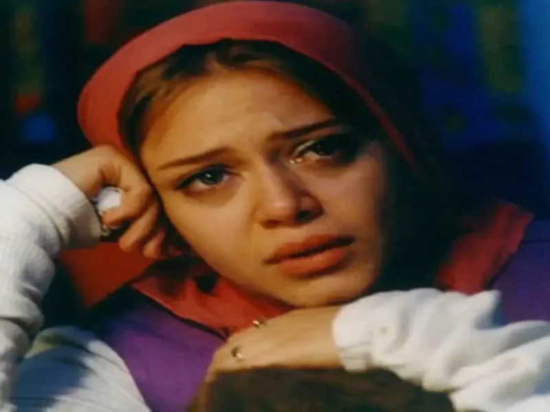 تصویر روز | ژست تازه بهاره رهنما کنار برج ایفل پاریس در 50 سالگی