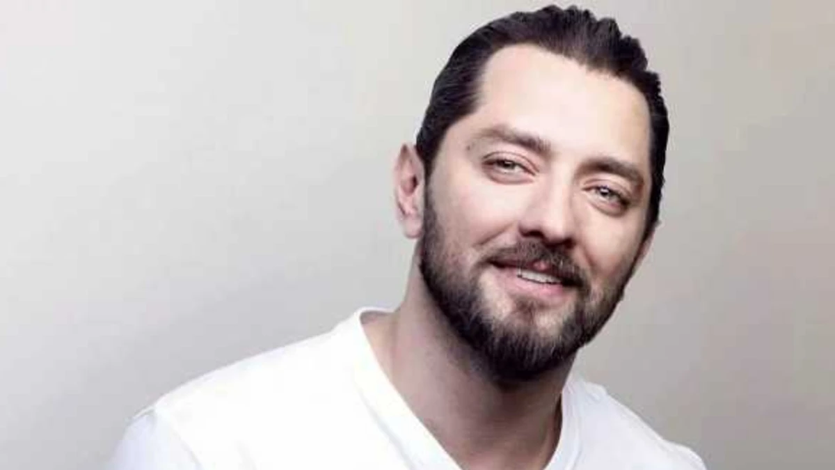 سلفی آسانسوری بهرام رادان؛ ست لباس زوج جذاب و هنرمند