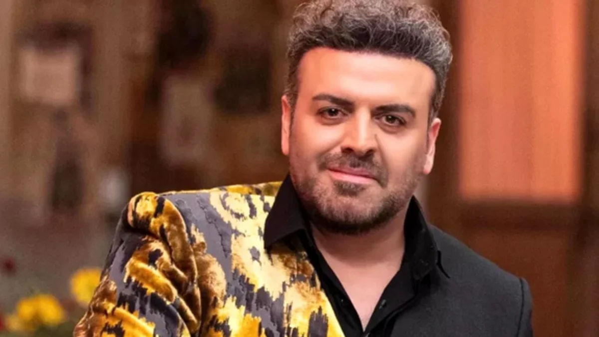 عکس جدید بهرنگ علوی با عرقگیر در یک مراسم رسمی