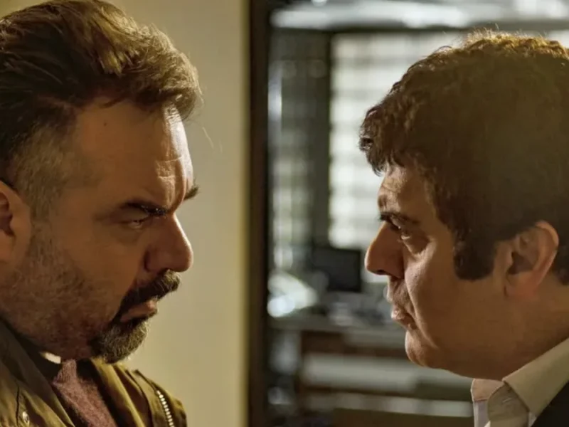 خبر روز | عکس واکنش بامزه بهرنگ علوی با باکس نوشابه! عکس واکنش بامزه بهرنگ علوی با باکس نوشابه