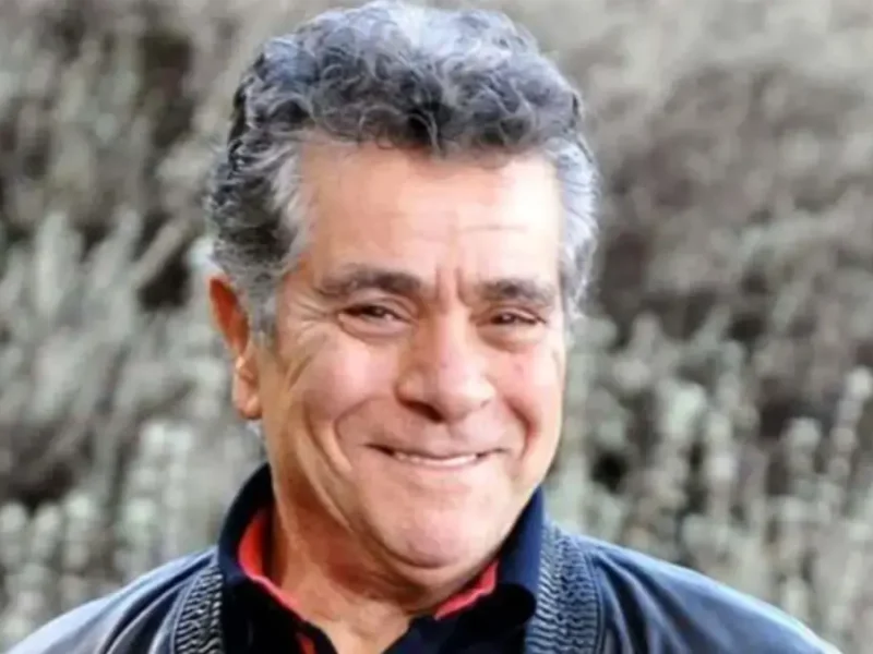 عکس بهروز وثوقی، عوامل و مردم سر صحنه فیلم قیصر؛ سال 48