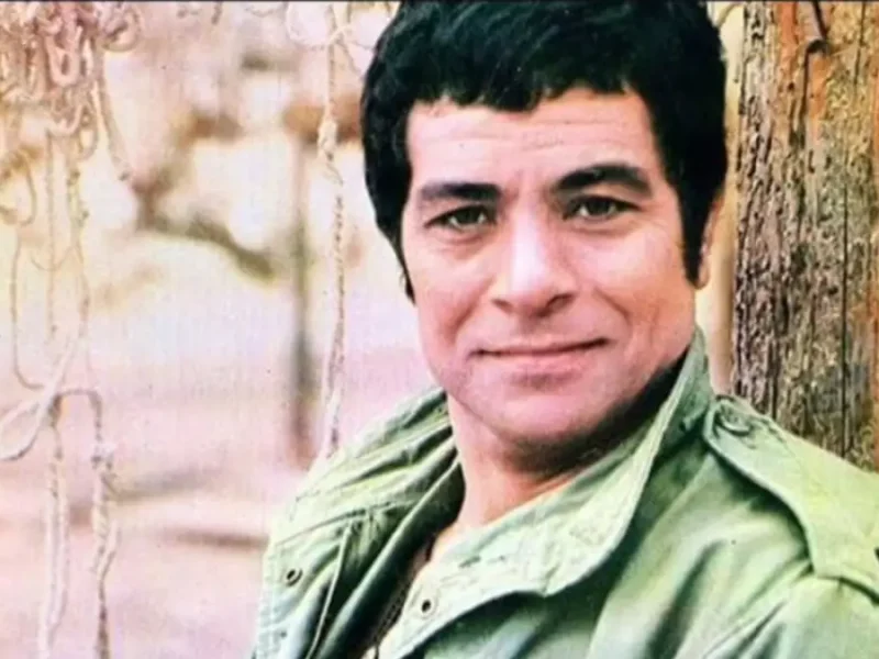 خبر روز | شادی «بهروز وثوقی و عباس شباویز» بعد بردن جایزه برای فیلم قیصر سال 48 3 شادی «بهروز وثوقی و عباس شباویز» بعد بردن جایزه برای فیلم قیصر سال 48