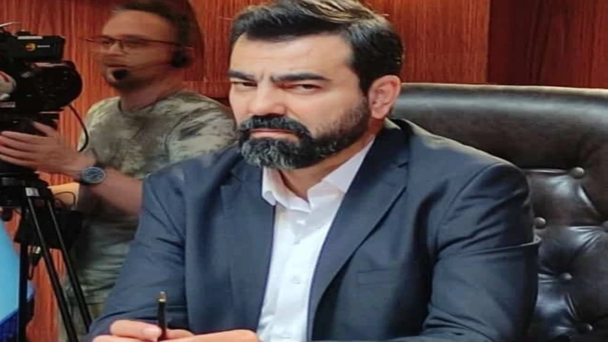 خبر روز | آقای قاضی «بهزاد خلج» پدرش هم کارمند در شهربانی بود 1 آقای قاضی «بهزاد خلج» پدرش هم کارمند در شهربانی بود