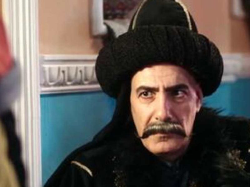 «مقصود بیگ، کلانتر اصفهان» در اتاق گریم سریال «مهیار