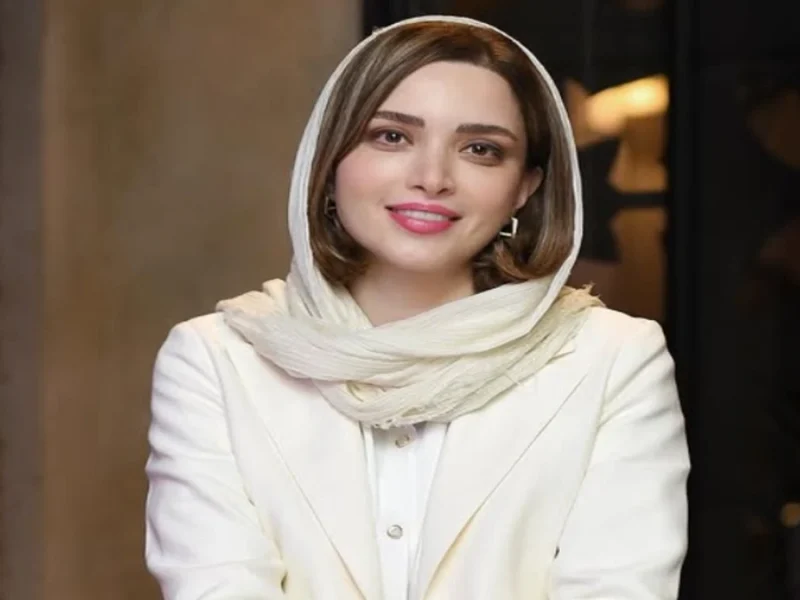 چهره جذاب و دیدنی «بهنوش طباطبایی» در کنار میز هفت سین 1404
