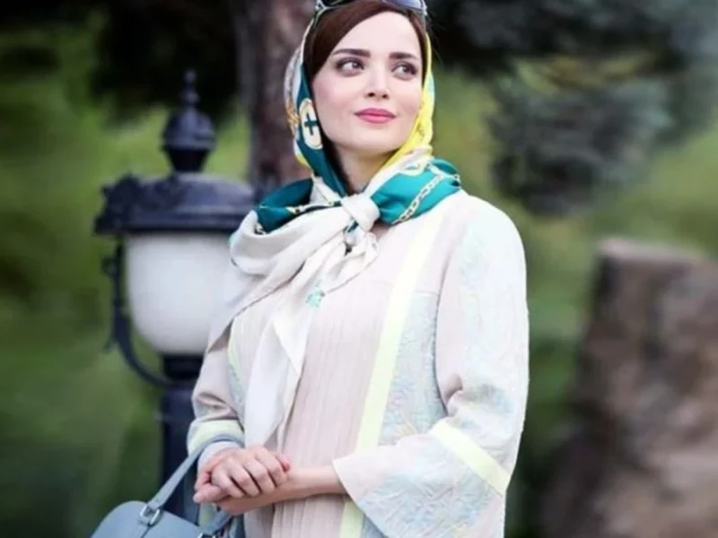 شتر سواری بهنوش طباطبایی با رخ خیره کننده!