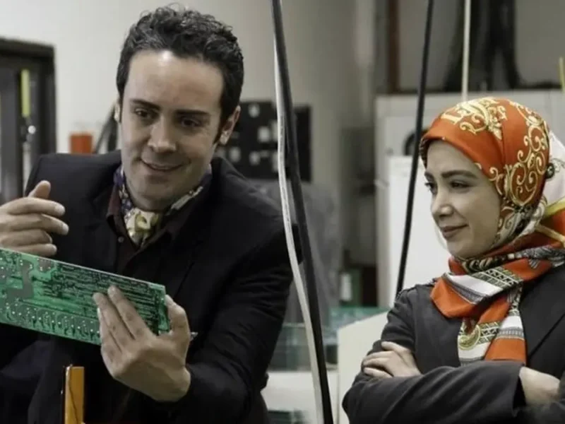 عکس «تینا وصال» سریال بچه مهندس در کنار همسرش در یک کافه