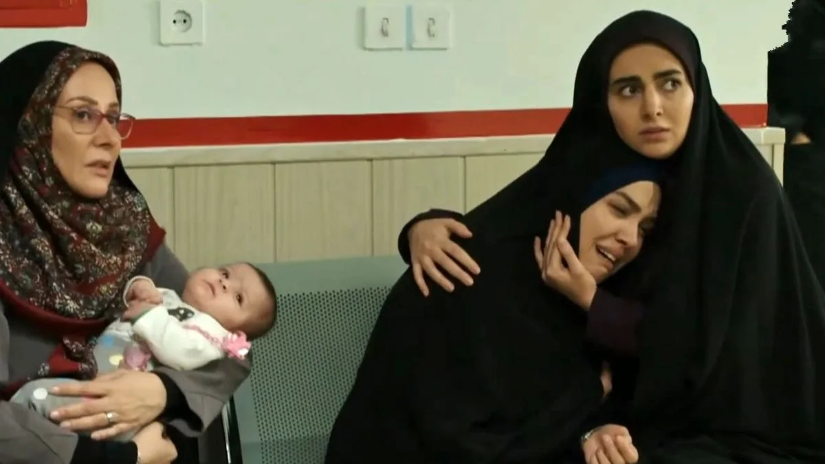 عکس زهرا مادر مرضیه سریال بچه مهندس 4 در کنار برادرش