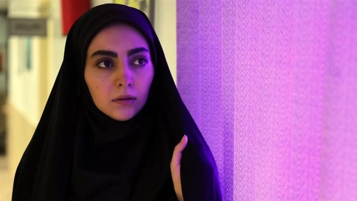 مرضیه در کنار مسعود تابش و جواد جوادی در پشت صحنه بچه مهندس