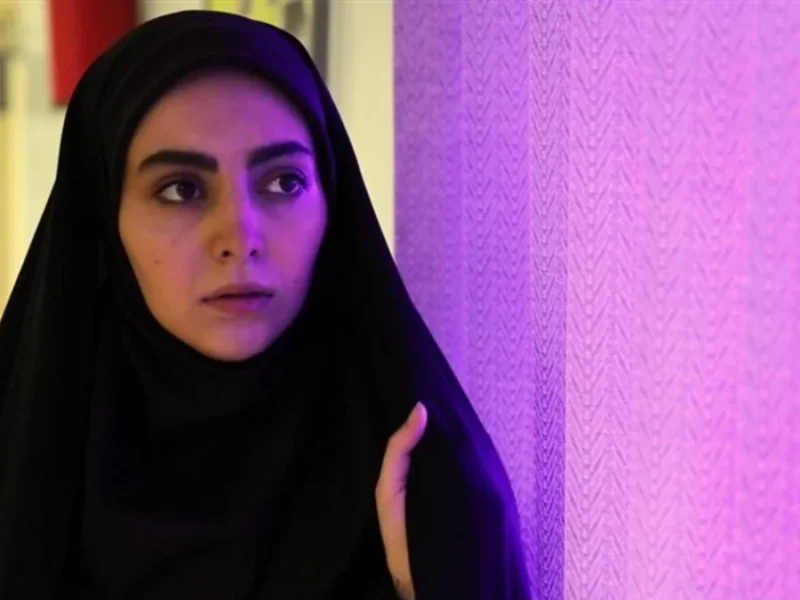 عکس از استایل متفاوت مهشید جوادی با شومیز صورتی 