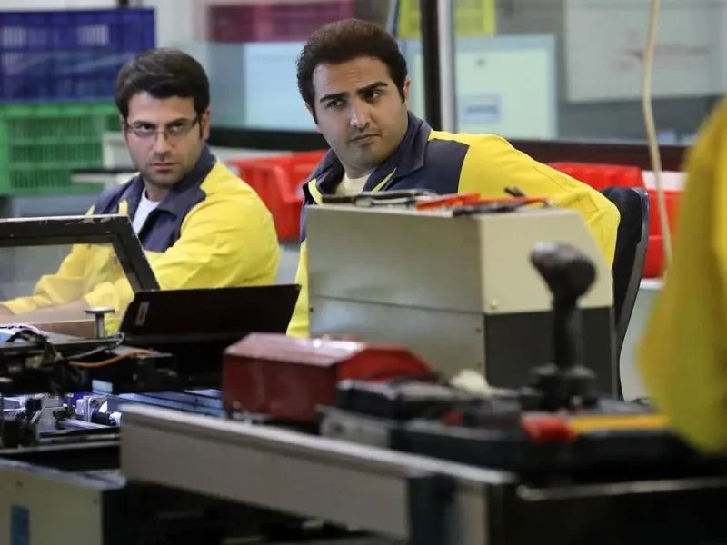 عکس فرزاد تابش، پدرخوانده مومو و جواد در پشت صحنه سریال بچه مهندس