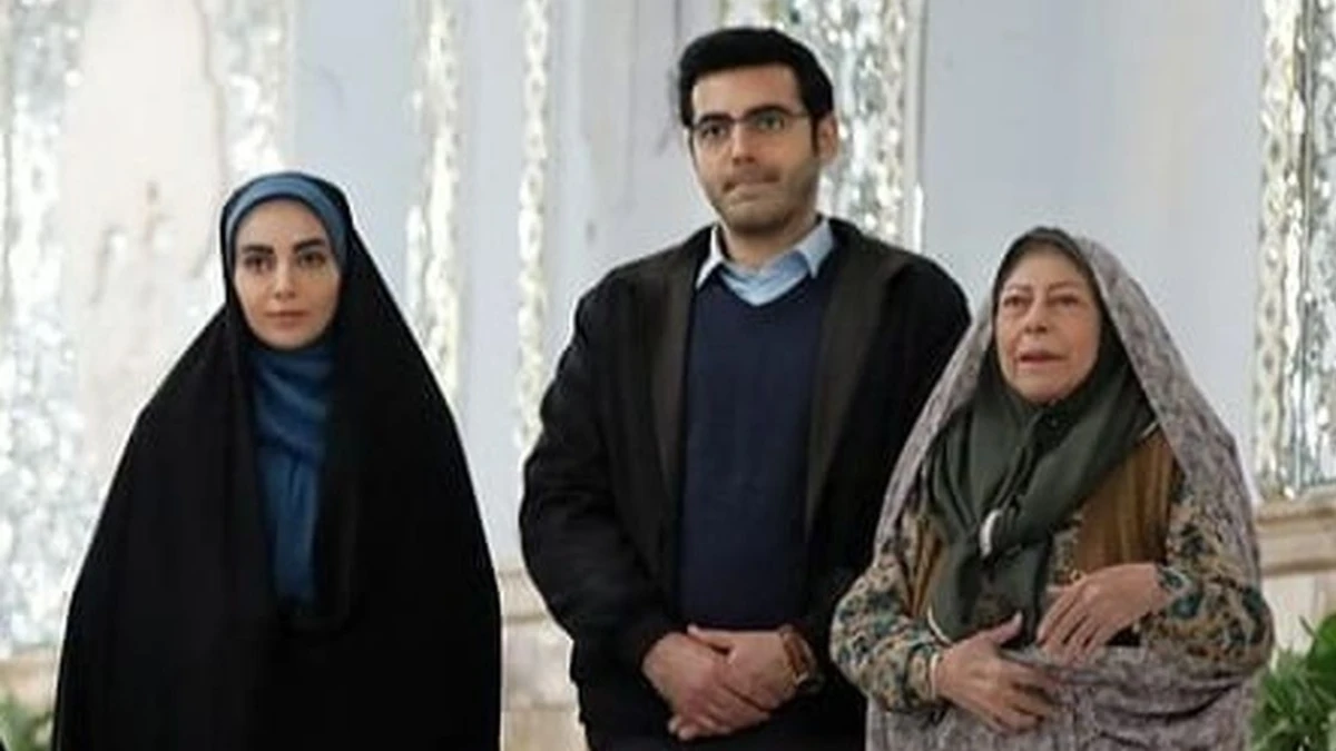 عکس محمدرضا رهبری در نقش جواد بچه مهندس4 و همسرش ندا دیبا در تلهکابین