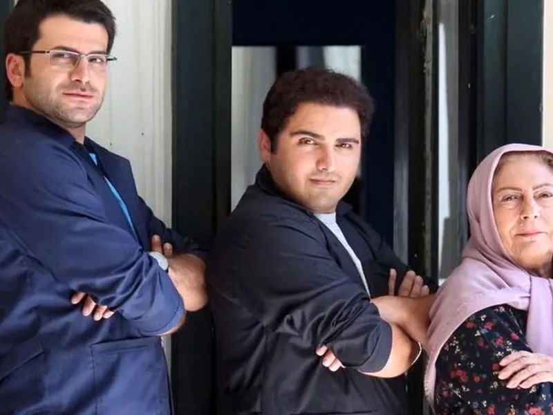 عکس «مسعود تابش» بچه مهندس و همسرش بنفشه صمدی در سالن تئاتر