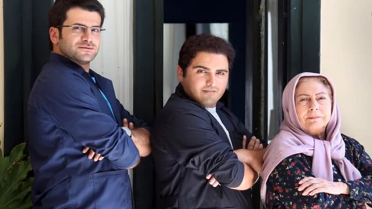 عکس «مسعود تابش» بچه مهندس و همسرش بنفشه صمدی در سالن تئاتر