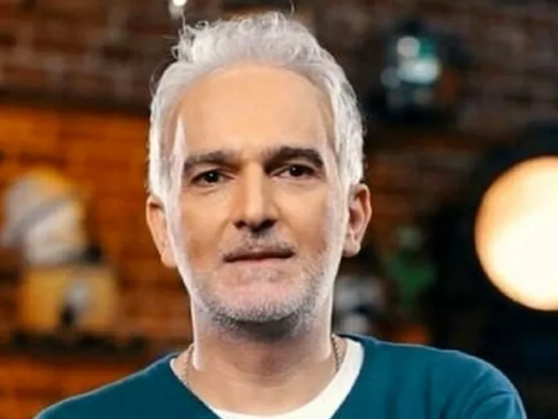 اعتراف بیژن بنفشه‌خواه، بازیگری که به جای ارژنگ امیرفضلی به مردم امضاء می‌دهد