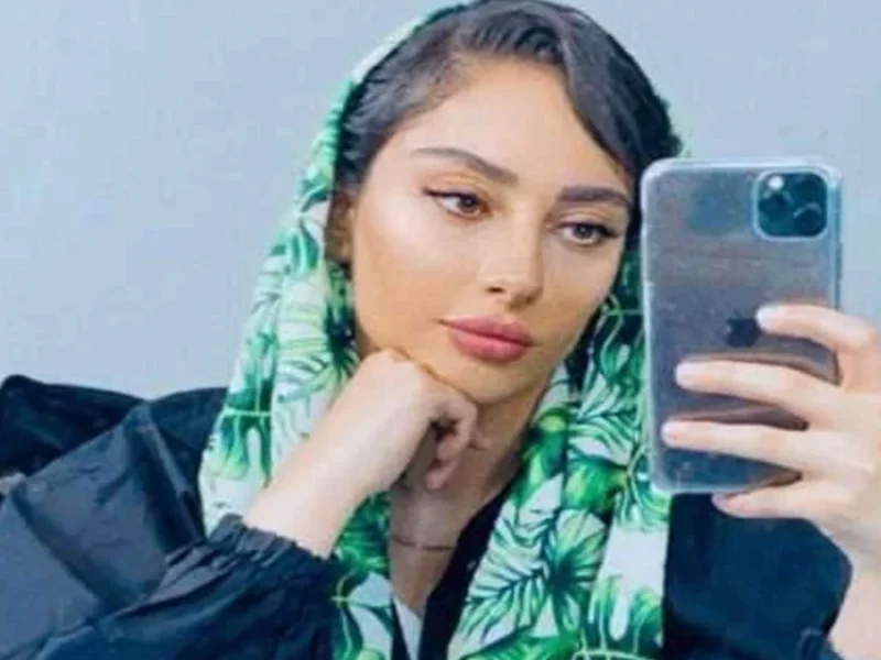 ترلان پروانه بازیگر فیلم «گربه سیاه» با یک ست آبی زیبا