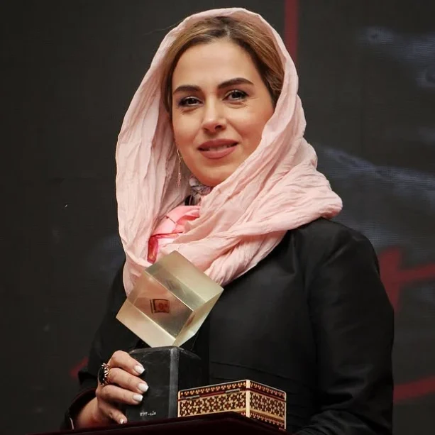 خبر روز | نگاهی به دلایل منطقی تینا پاکروان برای فضاسازی در تاسیان 6 تینا 3 edited
