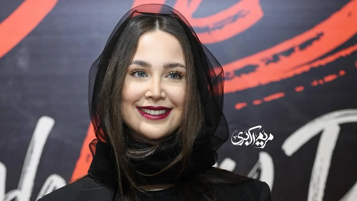 استایل تینا یلان، بازیگر سریال «اجل معلق» در اکران گوزنهای اتوبان