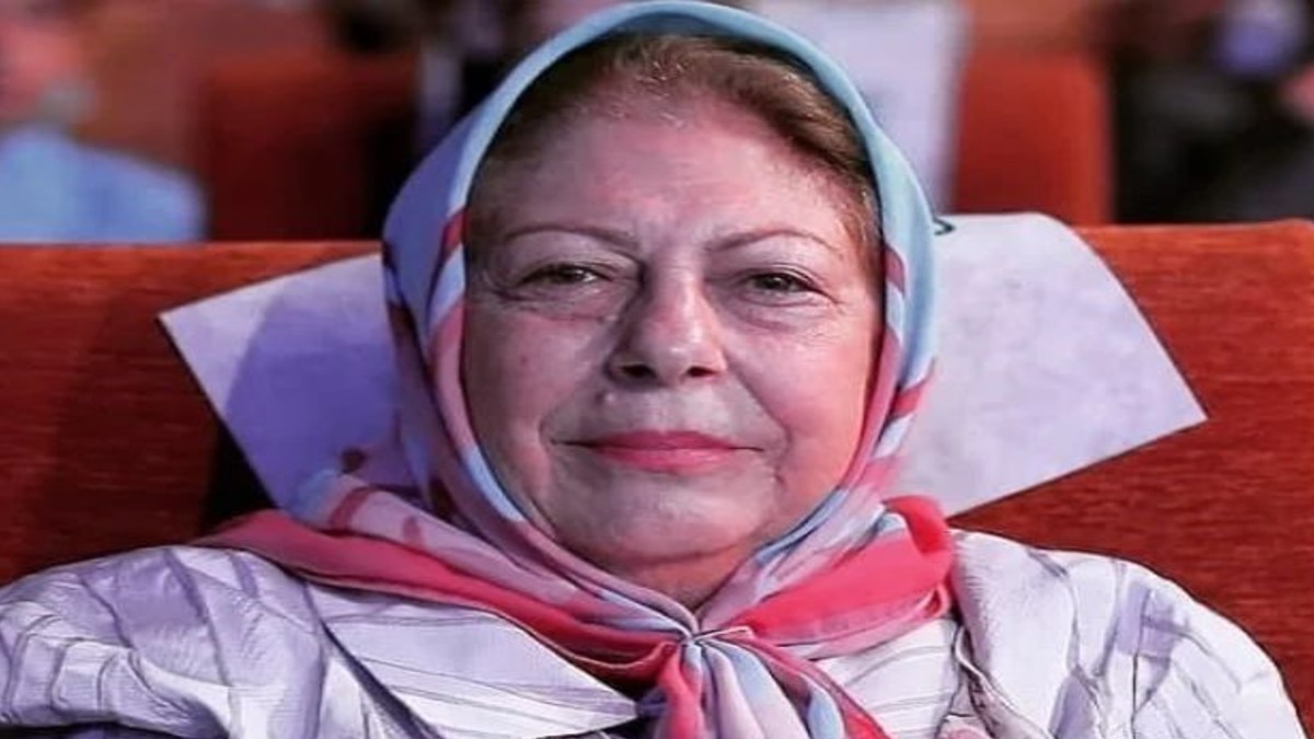 ثریا قاسمی با روسری گل گلی در خانه اش + عکس جدید