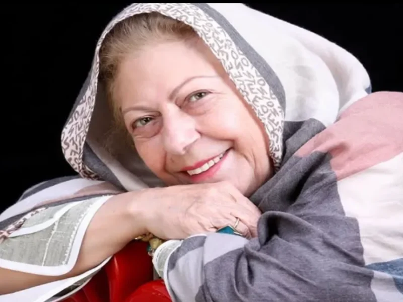 عکس جنجالی و دیدنی از ثریا قاسمی در آغوش مادرش در دهه 40
