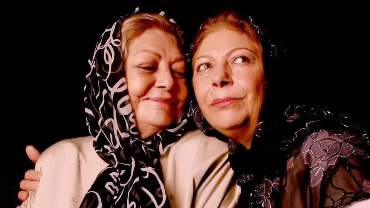 عکس عاشقانه «ثریا قاسمی» در جوانی در آغوش مادرش حمیده خیرآبادی