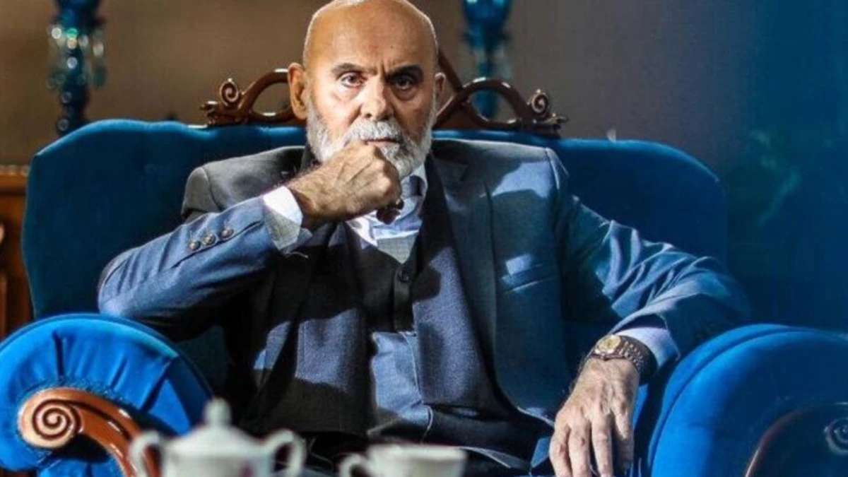 بدن خوش فرم «جمشید هاشم‌پور» با لباس تکواندو در دهه 70بدن خوش فرم «جمشید هاشم‌پور» با لباس تکواندو در دهه 70