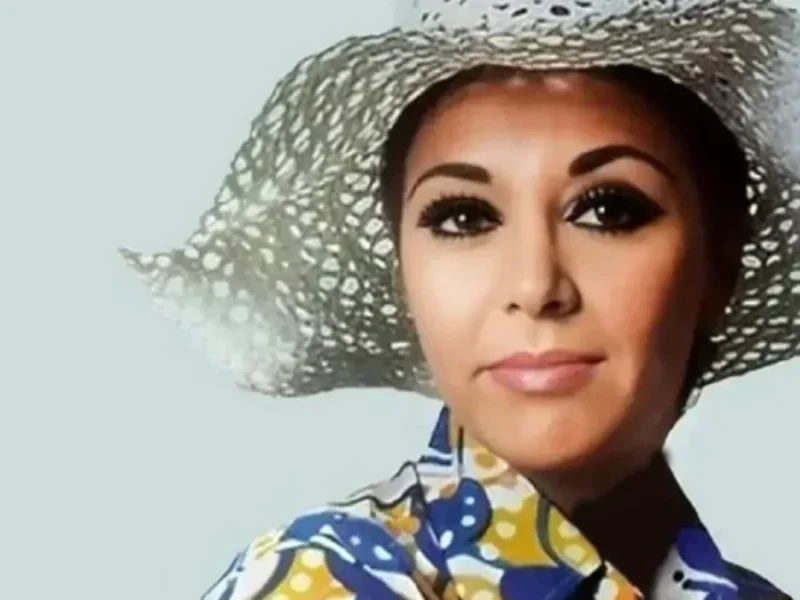 تصویری کمتر دیده شده از آغاسی و جمیله در اوجِ جوانی تصویری کمتر دیده شده از آغاسی و جمیله در اوجِ جوانی