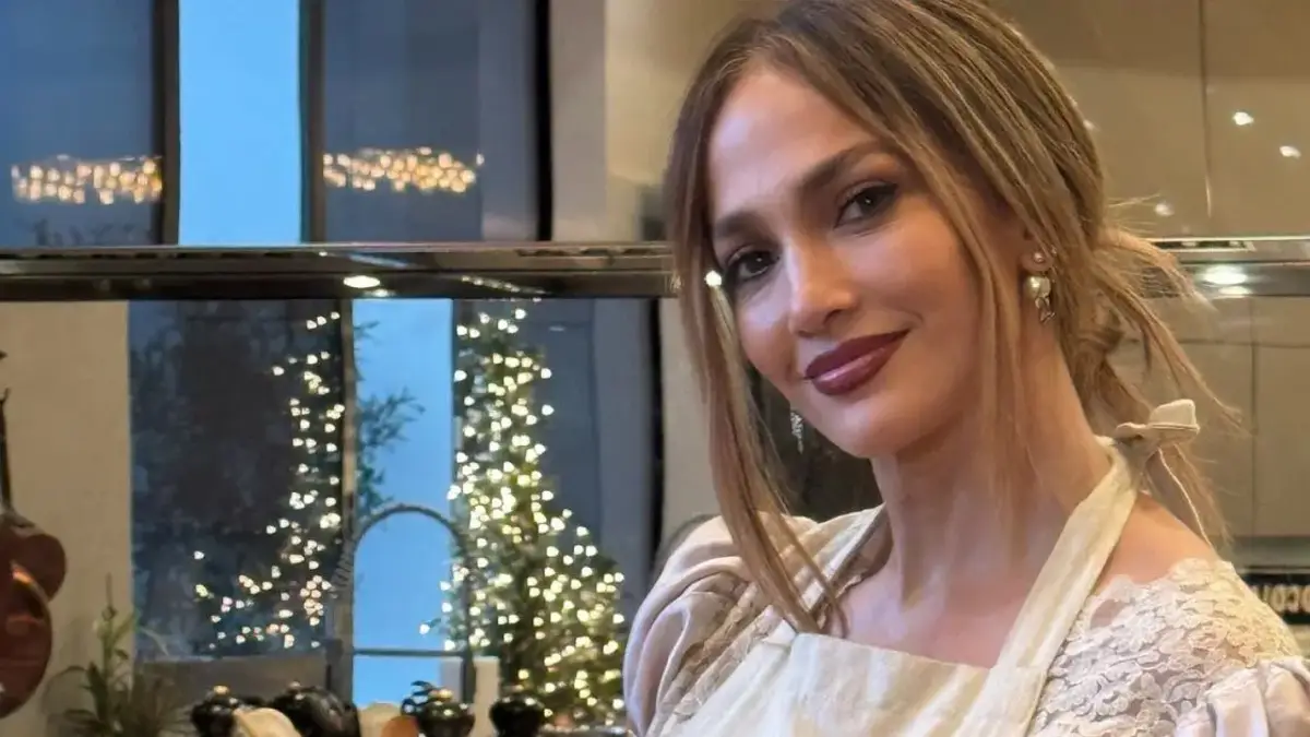 جنجالی که جنیفر لوپز با دستپخش به نمایش گذاشت