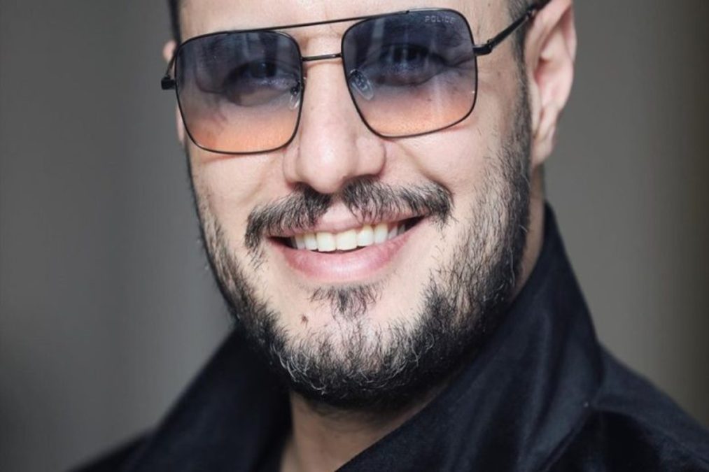 تصویر روز | تغییر چهره اساسی جواد عزتی در کنار آزاده مهدی زاده جواد عزتی