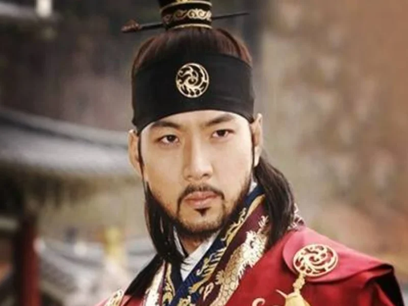 جومونگ در یک نشست خبری در تهران مرداد 1388