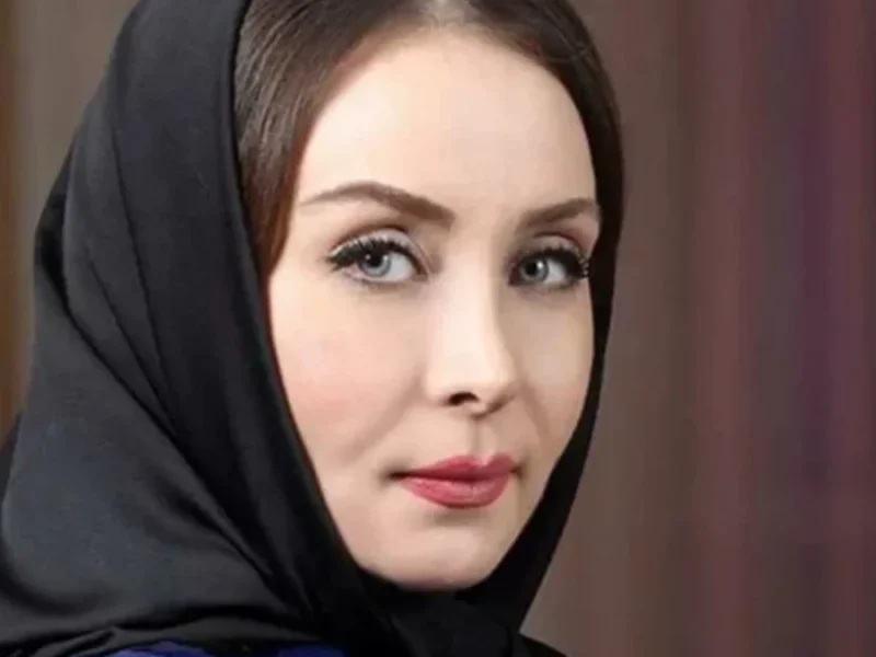 استایل جذاب و آبی حدیث فولادوند در یک کنسرت