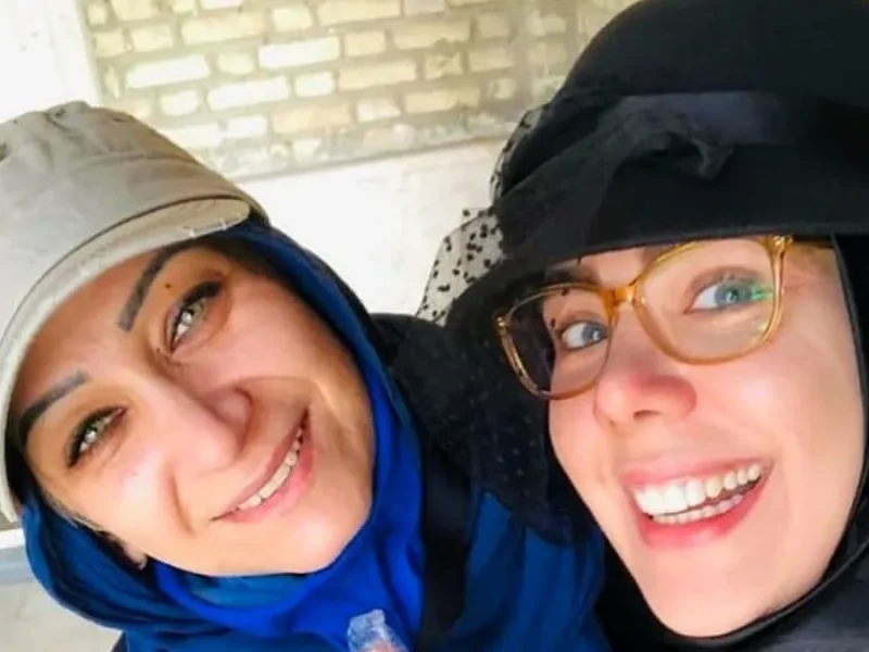 عکس یادگاری «مژگان عباسی و جواد جوادی» بچه‌مهندس3 در یک مراسم