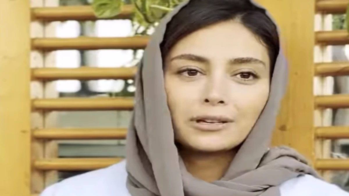 دیبا زاهدی با کت و دامن جذابش از نگاه عکاسان