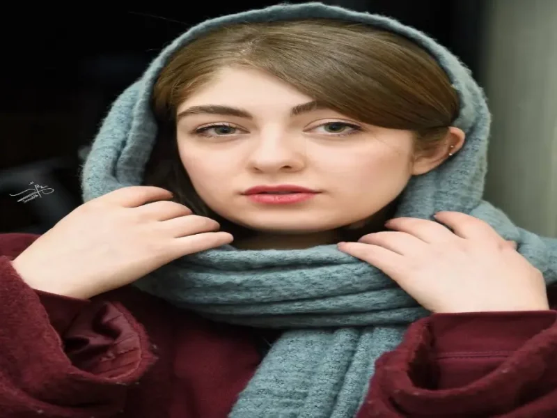 حضور هنرمندان در اکران "نمایش راه خروجی نیست" در کنار مریم مومن