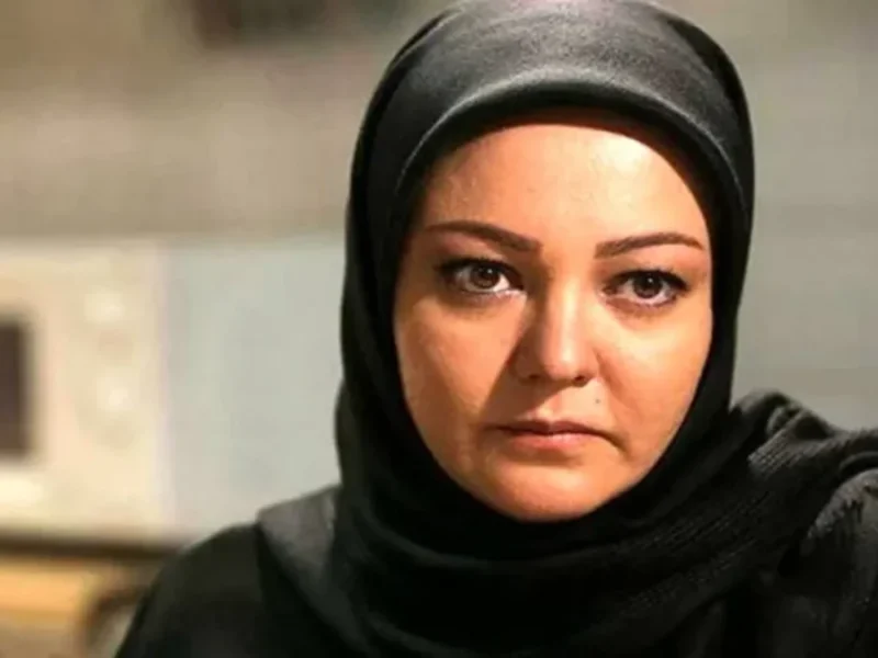 رزیتا غفاری در 52 سالگی با یک تیپ خاص