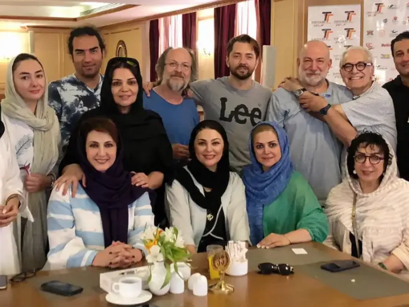 خبر روز | رضا کیانیان در کنار همسرش بازیگر سریال آژانس شیشهای 3 رضا کیانیان در کنار همسرش بازیگر سریال آژانس شیشهای