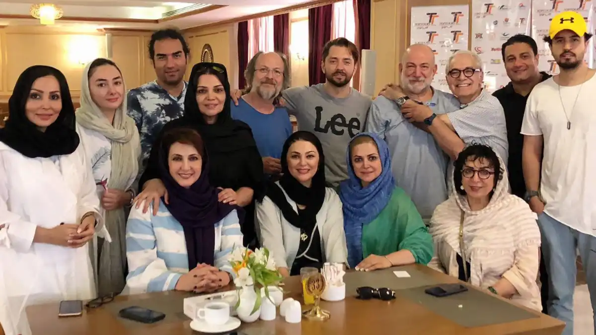 رضا کیانیان در کنار همسرش بازیگر سریال آژانس شیشهای