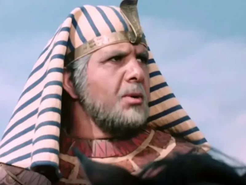 سفر در زمان| عکس «پوتیفار، کیمونی و رودامون» در دیدار با رهبر انقلاب عکس «پوتیفار، کیمونی و رودامون» در دیدار با رهبر انقلاب