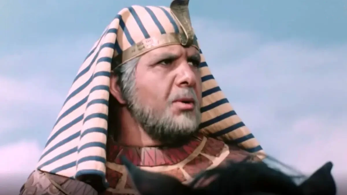 سفر در زمان| عکس «پوتیفار، کیمونی و رودامون» در دیدار با رهبر انقلاب عکس «پوتیفار، کیمونی و رودامون» در دیدار با رهبر انقلاب