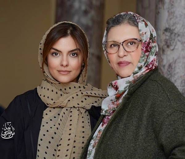 عکس عاشقانه از رويا تيموريان و دخترش دنيا مدنى بازيگر۶۵سالگی