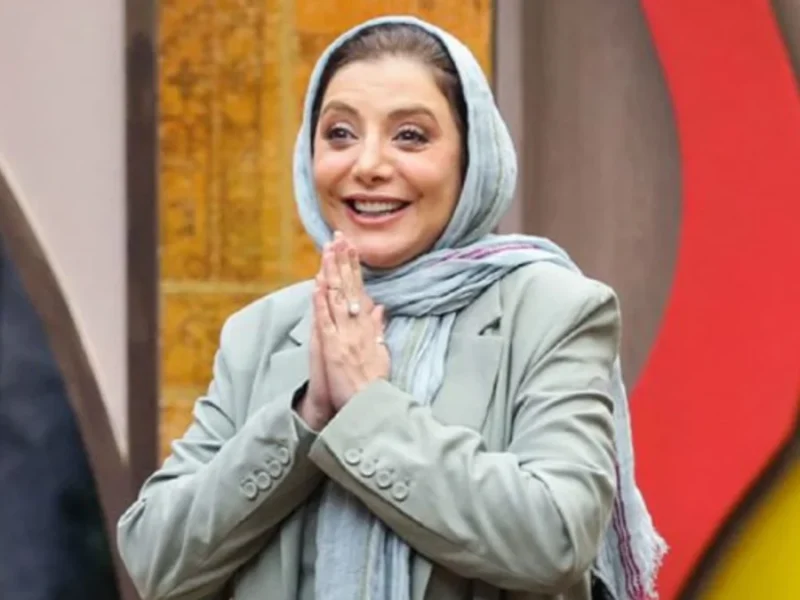 خبر روز | رویا میرعلمی استایل شیک و با کلاس خانم بازیگر جوکر در یک کافه 1 رویا میرعلمی استایل شیک و با کلاس خانم بازیگر جوکر در یک کافه