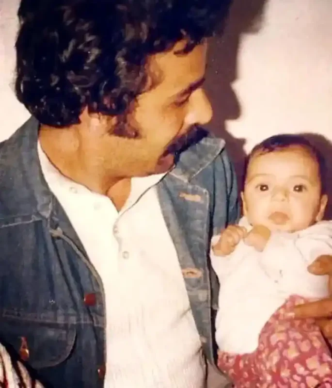سفر در زمان| عکس نوزادی رویا میرعلمی در آغوش پدرش رویامیرعلمی 4