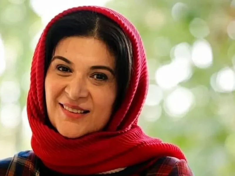 عکس خانوادگی امیر جعفری و آیین جعفری در سواحل یونان